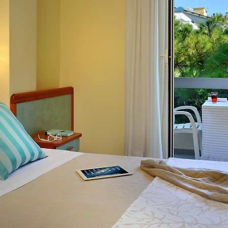 Hotel Riviera B&B Misano Adriatico Εξωτερικό φωτογραφία