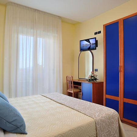 Hotel Riviera B&B Misano Adriatico Εξωτερικό φωτογραφία